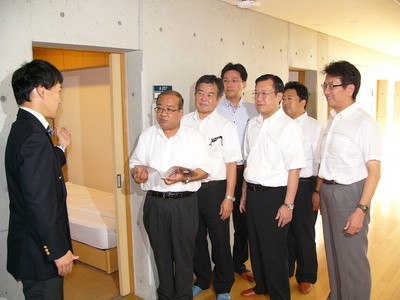 企業などが設立した私立海陽中等教育学校を視察