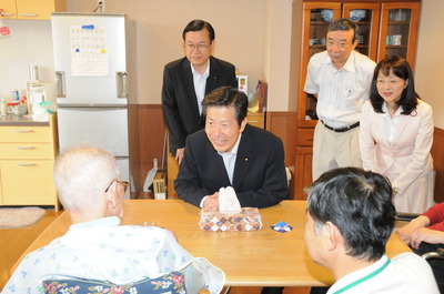 安心の介護へ 公明党山口代表と入所者 職員の声を聞く